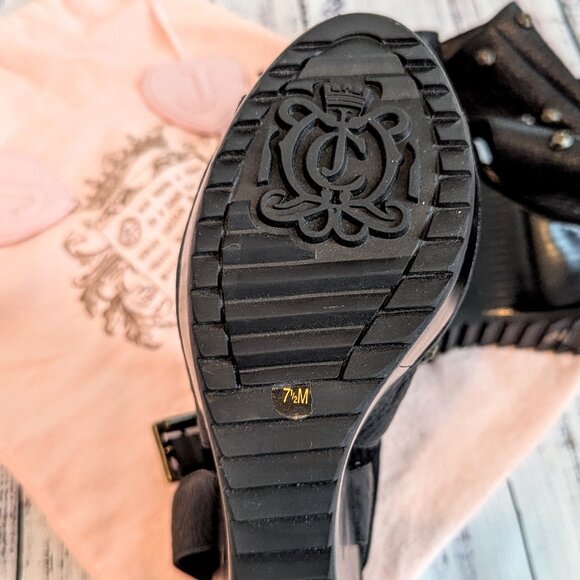 Juicy Couture NWOB 7M Wheeler Open Toe Wedge Heel Sandals Black Soft Leather - Picture 11 of 12